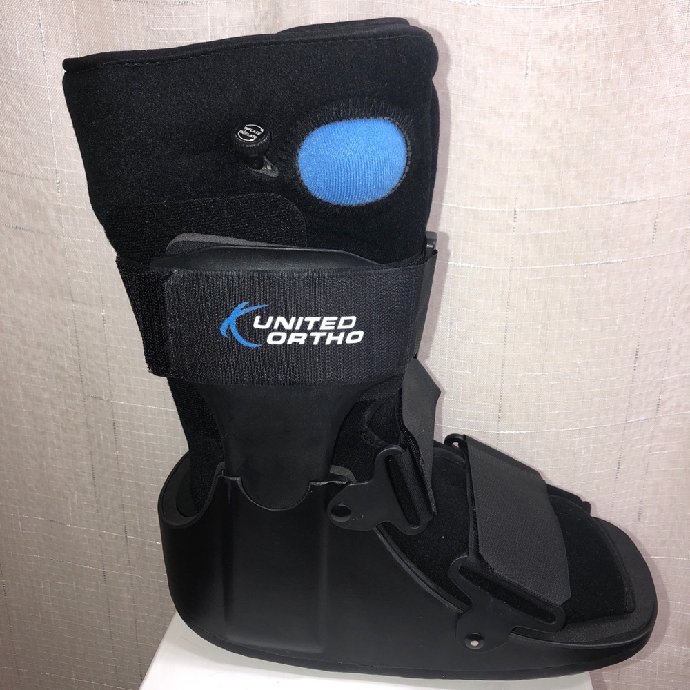United Ortho Air Stabilizer Ankle Walker Fracture Boot -Size Small Black